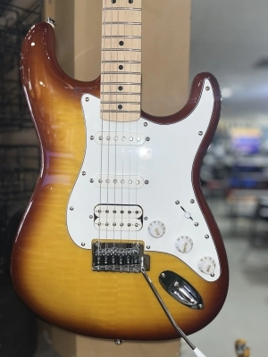 Squier - Affinity Series Stratocaster FMT HSS, Maple Fingerboard - Sienna Sunburst 2